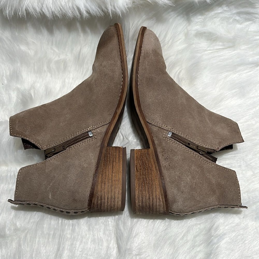 Diba Tan Studded Ankle Boots size 9. C1 - Picture 8 of 9